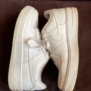 I’m selling Air Force ones, white, size 7 womens
